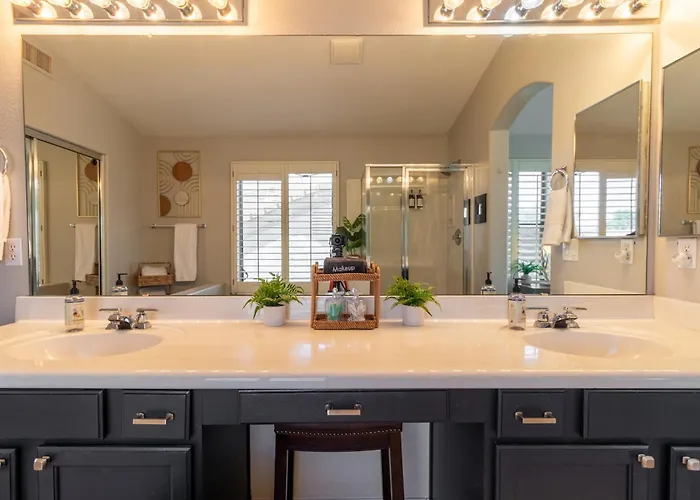 Desert Oasis 4bd 3ba, Lux Pool In Mesa, Az * Mesa