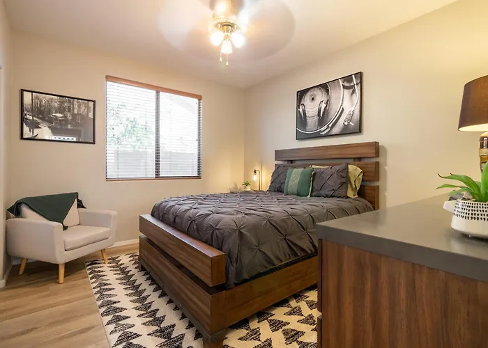 Desert Oasis 4bd 3ba, Lux Pool In Mesa, Az Holiday home